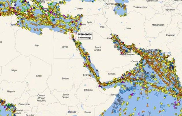 Le chaos : Le canal de Suez "suspend temporairement la navigation"