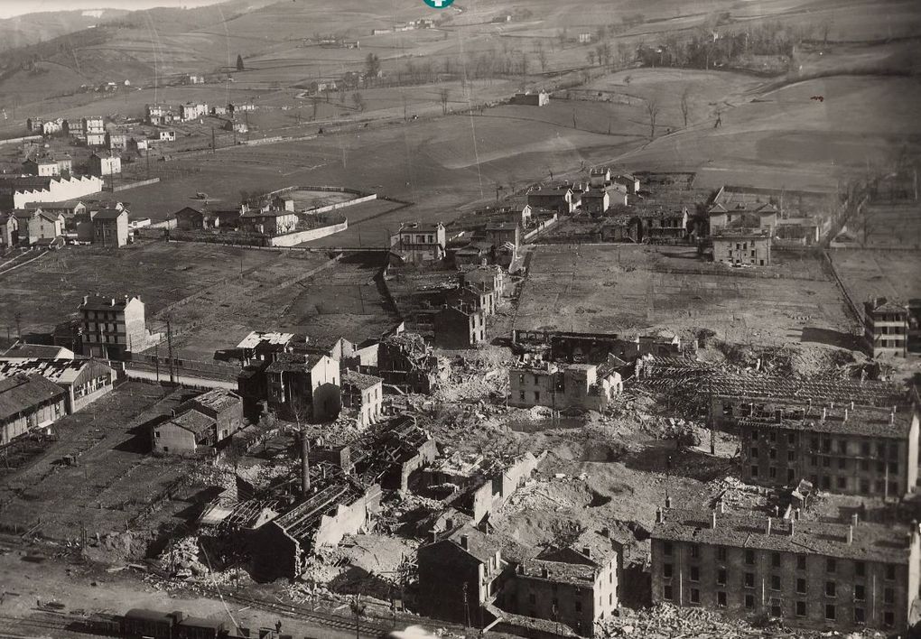 Vue générale sur la Ricamarie depuis le puits Pigeot - Mars 1944 - Archives Municipales de Saint-Etienne - Série 5H ICONO 36