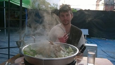 Plats dans des restos dont le buffet à volonté (photos 1 / 2 / 4 / 5)