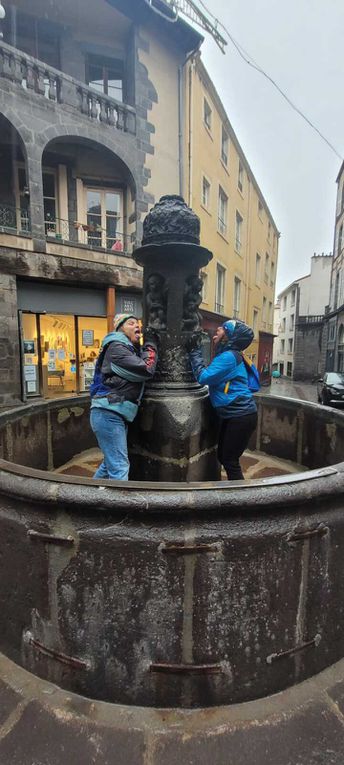 Reportage activité 3: le parcours d'orientation sous la pluie