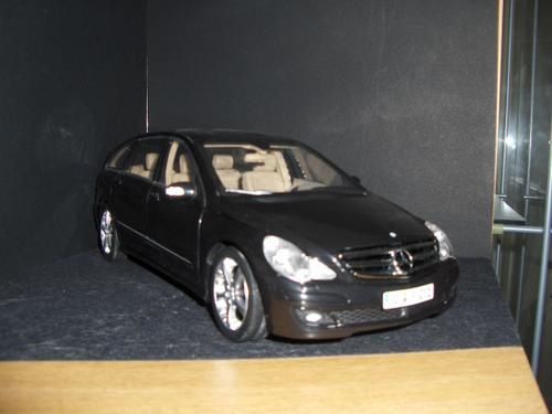 Les voitures allemandes au 1:18 : Audi, BMW, Maybach, Mercedes, Smart, Volkswagen.