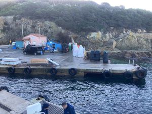 Vues du quai et du terre-plein du port de l'Ayguade du Levant