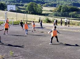 Obliger une commune à donner « priorité »  de ses équipement sportifs  aux scolaires ?