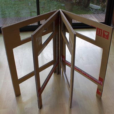 Construction d'une petite table en carton