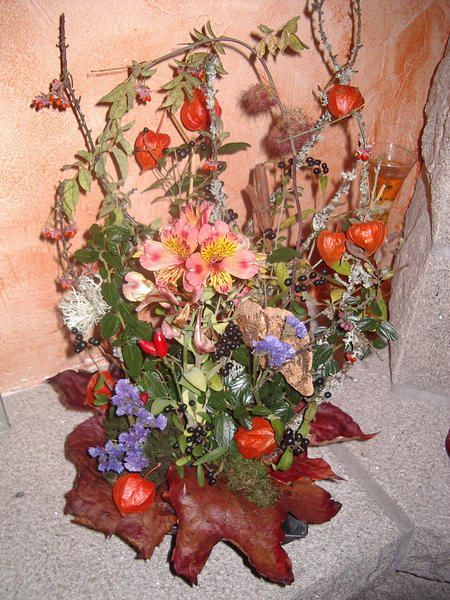 bouquet d'hiver, bois, feuilles, coloquintes, personnages, fleurs naturelles ou artificielles