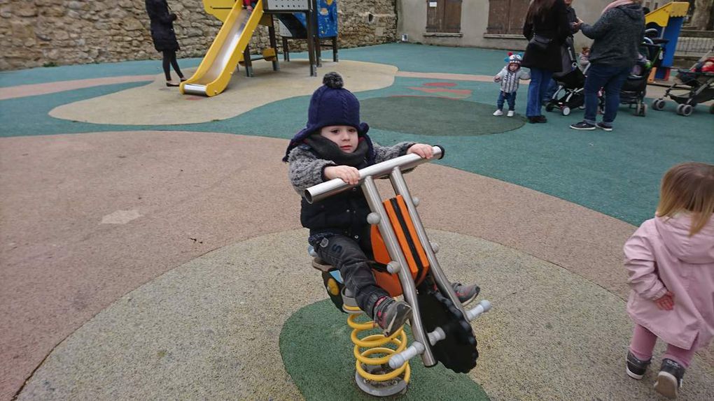 Bébés lecteurs et parc de jeux