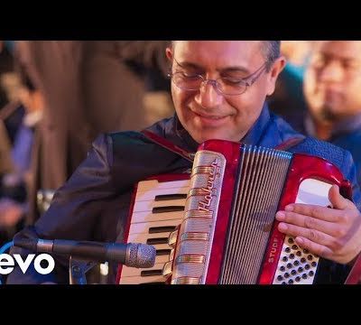 Los Ángeles Azules - Amigos Nada Más (De Plaza En Plaza) ft. Pepe Aguilar