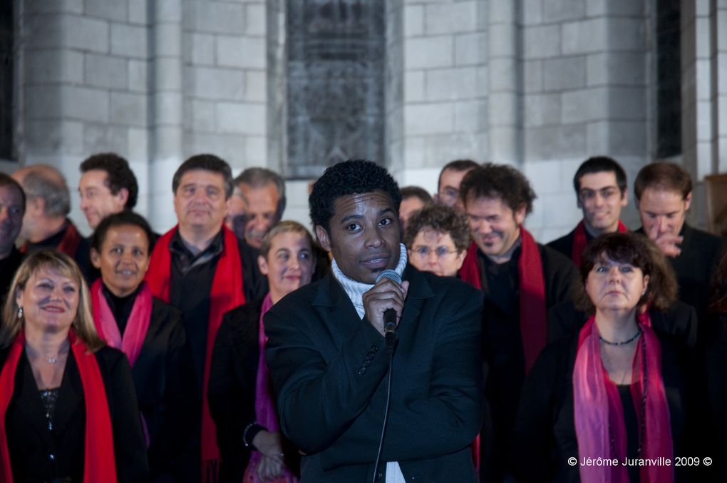 Le 19 décembre 2009 à l' église de Joué les Tours la chorale 
VOICE avec l' aide des chorales Joy of Gospel et Happy Gospel du Maine et Loire , ont donné un 
concert sous la baguette de leur chef de choeur commun : STEPHANE  CLAIRE