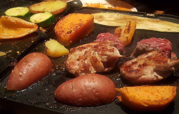 Plancha aux légumes, poulet et bœuf haché