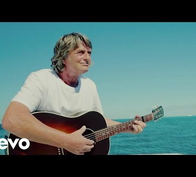 La vidéo officielle de "Sailing" - Mike Oldfield