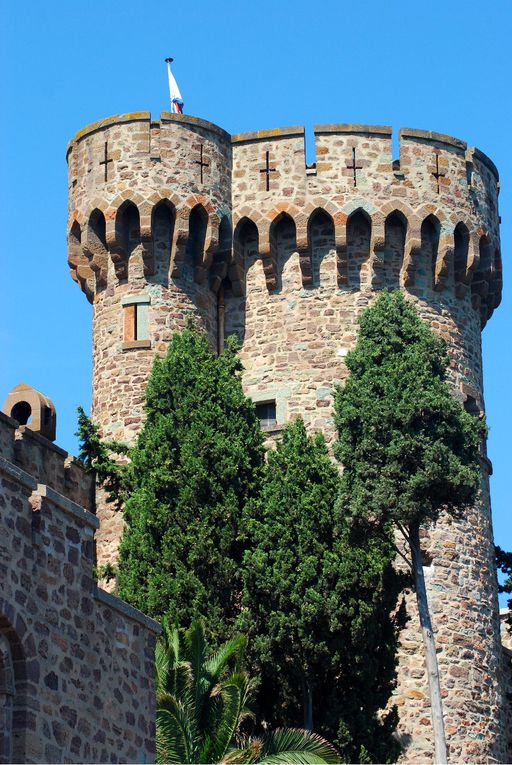 IL ETAIT UNE FOIS UN CHATEAU LES PIEDS DANS L’EAU