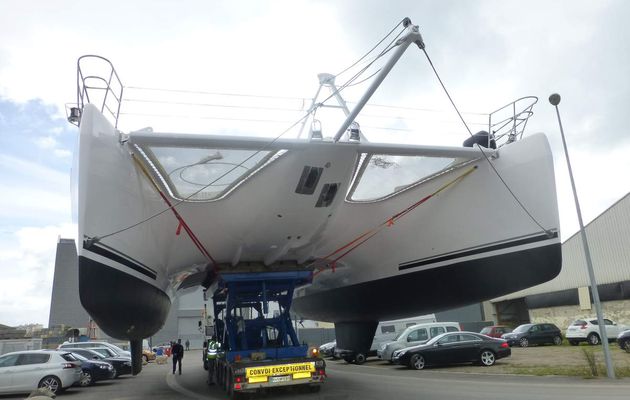 Mise à l'eau d'un catamaran de luxe de 74 pieds chez Privilège Marine (85)
