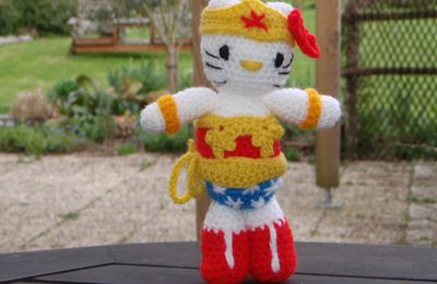 Kitty Wonder Woman,au crochet