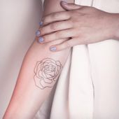 Signification tatouage rose femme, styles et tendances