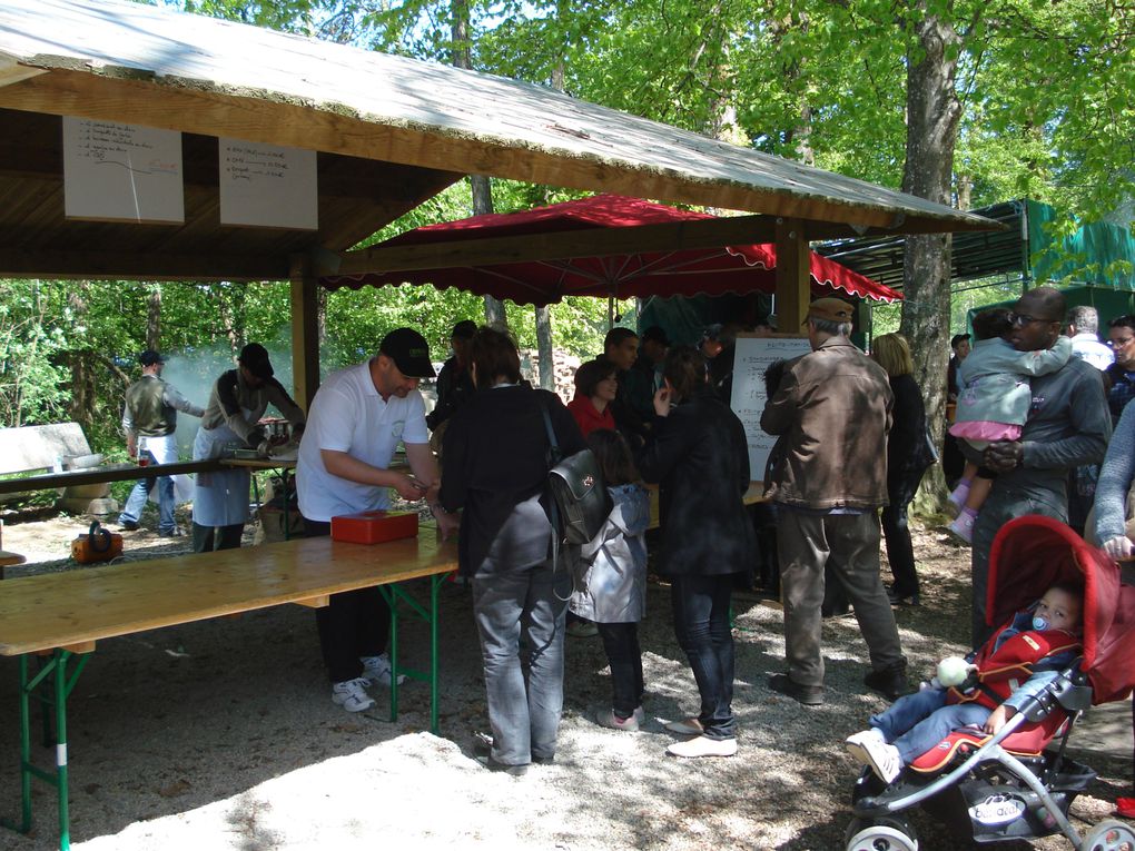 Album - Fête du muguet 2012 et son vide-grenier.