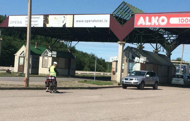 Des portiques en moins à la frontière entre Letton'ie et Eston'ie. L'Est se déplace vers l'Ouest !