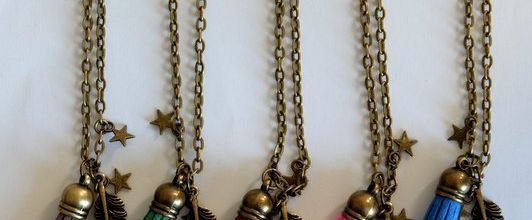 Les Sautoirs grande plume & pompon