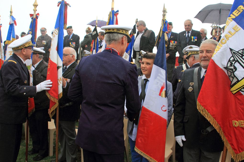 21 septembre 2013-cérémonie en hommage aux sous-mariniers morts pour la France présidée par l'Amiral Rogel, Chef d'Etat-Major de la marine. Photographies : Nicole Agéa, Céline Enthime, Raymonde Rupin, Jean-Jacques Tréguer