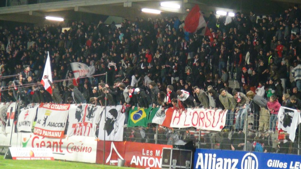 Quelques clichés des tribunes lors de ce match mémorable