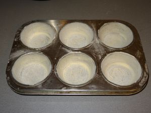 Beurrez et farinez un moule à cakes ou muffins. Placez votre préparation puis ajoutez 1 c à c de marmelade d'orange au centre.