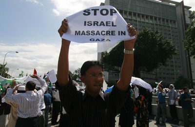 « Comment réagir face au véritable antisémitisme lorsque toute critique de l’action d’Israël y est assimilée ? » (Mediapart)