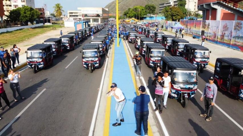 Gobernador Lacava y alcalde Betancourt entregaron más de 60 unidades de “Dracutaxi” en Puerto Cabello