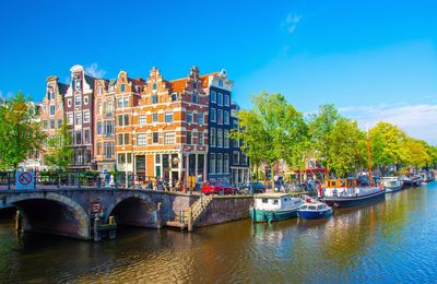 A  Amsterdam, les bateaux à moteur thermique désormais interdits sur les canaux du centre