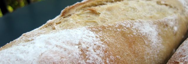 Pain au maïs, céréales et beurre de cacahuète