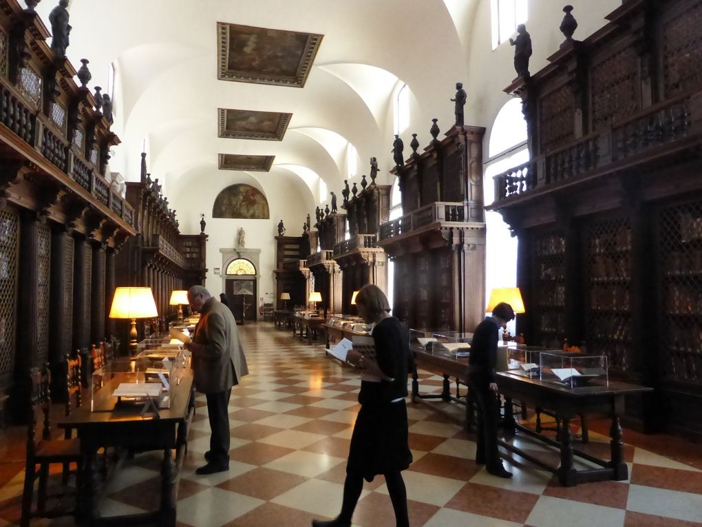 In aedibus ‘Cini’. L'arte tipografica a Venezia ai tempi di Aldo Manuzio. Bibliothèque de Longhena, Fondation Girgio Cini. Venise © Le Curieux des arts Antoine Prodhomme, octobre 2015. 