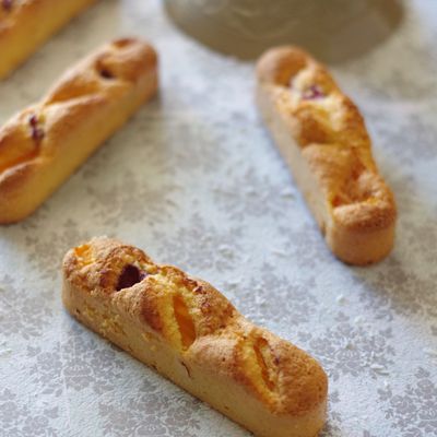 Gâteaux noix de coco, framboises et abricots