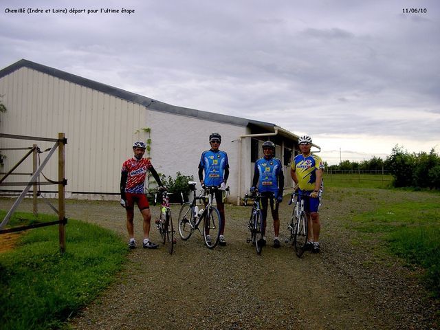 Dimanche 6 juin, sous le soleil, Jean Paul et Christian enfourchent leur bécane. Ils quittent leurs pénates méridionaux pour rallier Montbizot dans la Sarthe, à plus de huit cents kilomètres de St Georges d’Orques. 810 Km du 6 au 11 juin 2010