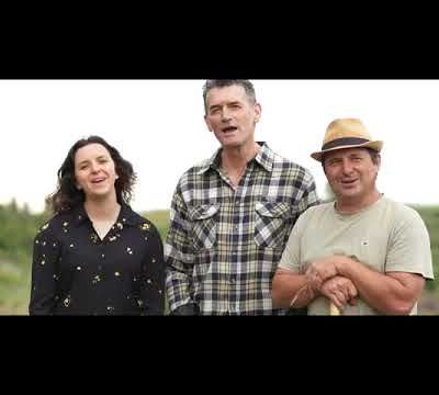 Magnifique présentation de l'Ardèche avec la chanson de Jean Ferrat par le groupe « les ardechois.fr »