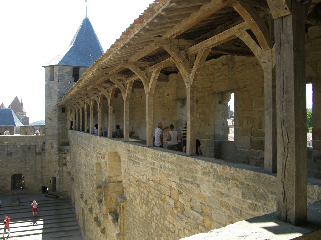 La Cité de Carcassonne est un ensemble architectural médiéval qui se trouve dans la ville française de Carcassonne dans le département de l'Aude