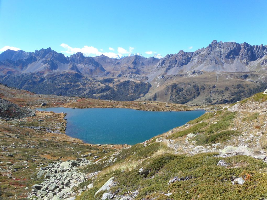 départ de Fontcouverte (1853m) et montée au Lac Laramon , puis au Pic des Lacs (2613m) puis montée aux Lacs des Gardioles (2700m) puis redescente sur le Lac Serpent !! une merveille !!