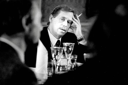 L Amour Et La Verite Doivent Triompher De La Haine Et Du Mensonge Hommage A Vaclav Havel Suite Le Blog De Yvesbarelli