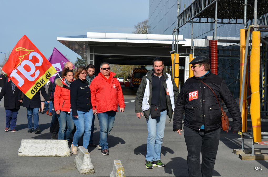 Formation de la chaîne humaine autour du Centre hospitalier de Douai - Photos : 7 avril 2018.