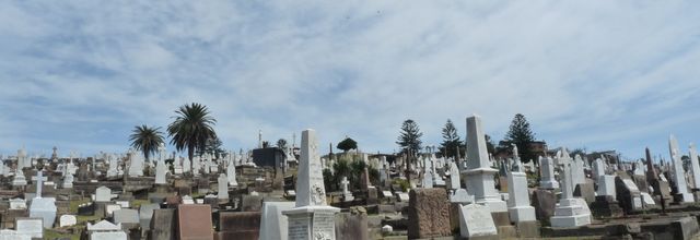 Au Waverley Cemetery.