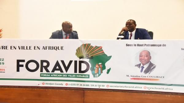 Le Forum Africain des Villes Durables 2019 1er édition : Le Professeur Dramane Touré présente la ville de demain.