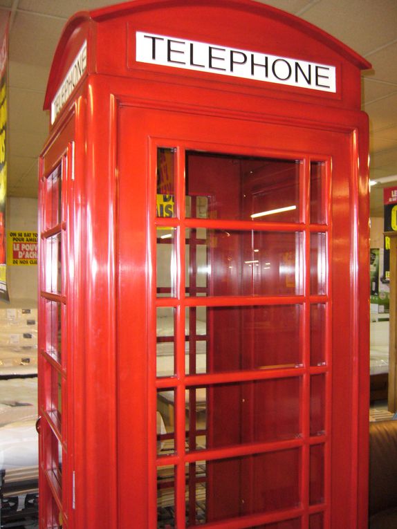 Cabine téléphonique anglaise rouge Londres Angleterre Royaume Uni téléphone telephone box booth red England London United Kingdom vintage old