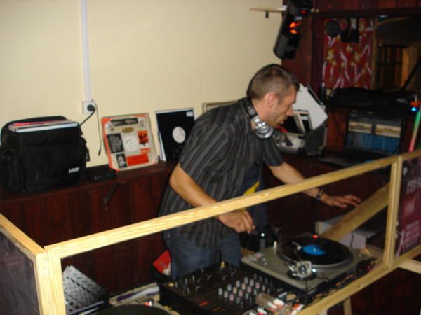 RETROUVEZ TOUTE LES PHOTOS DE LA TOURNEE DANS LES BARS ET DISCOTHEQUES SUR LA COTE ATLANTIQUE DE DJ SKAN,DJ STEFANE ET DJ FAITH POUR LA SAISON 2008 !!!!
ATTENTION, GROSSES SOIREES, BONNE AMBIANCE ET JOLIES FILLES A L'INTERIEURS... 