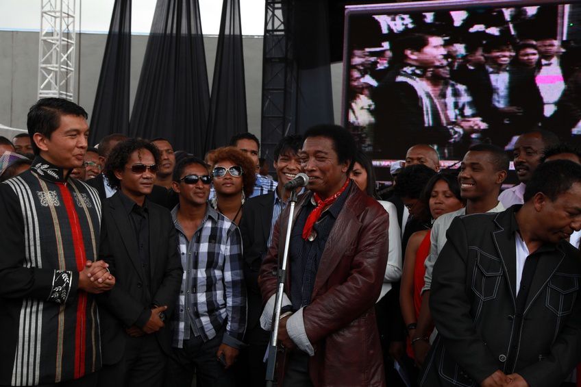 Dans le cadre du IIè anniversaire de la IVèRépublique, le couple présidentiel, Andry et Mialy Rajoelina, a inauguré le «Coliseum de Madagascar» sis à Antsonjombe. 2è partie. Photos: Harilala Randrianarison