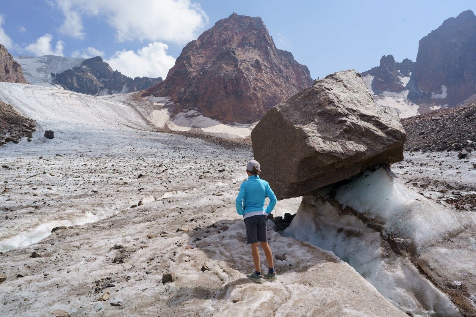 et un glacier Bogdanovich déjà presqu'intégralement en glace, premiers névés au-dessus de 4000 m en nord !