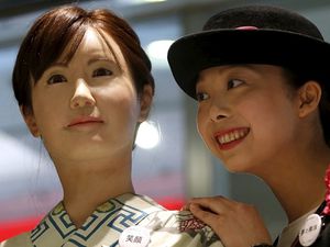 Robot hôtesse au Japon