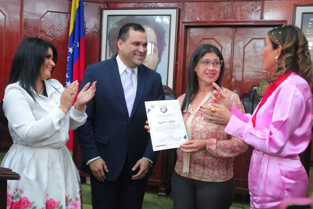 Banda Sinfónica “24 de Junio” y Nancy de Lacava recibieron condecoración “Orden del Bicentenario”