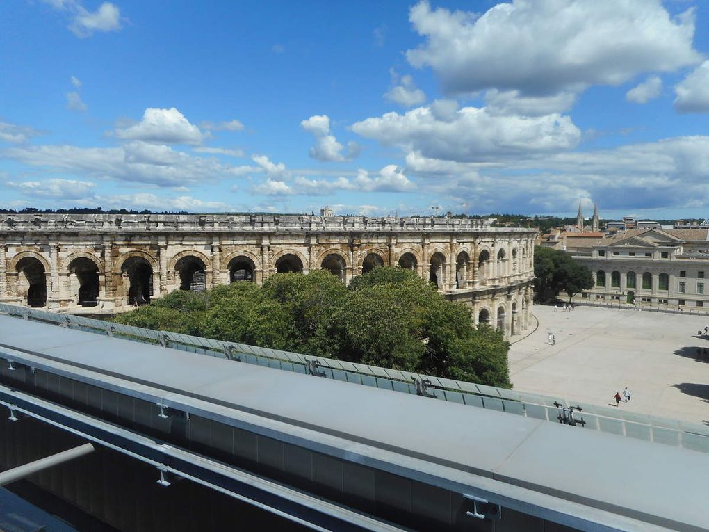 Nîmes : les arènes.