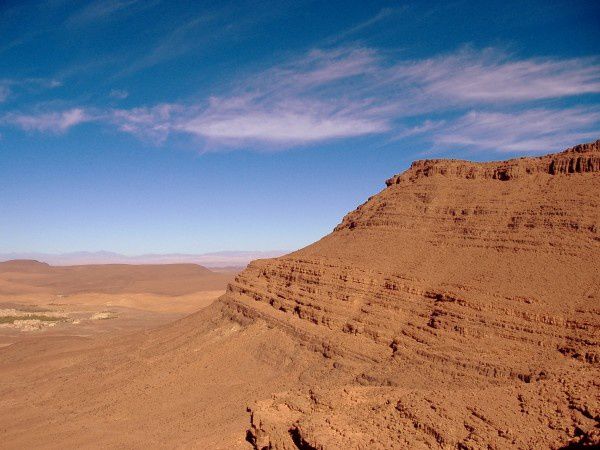 Plateau désertique du Maroc route de Marrakech.