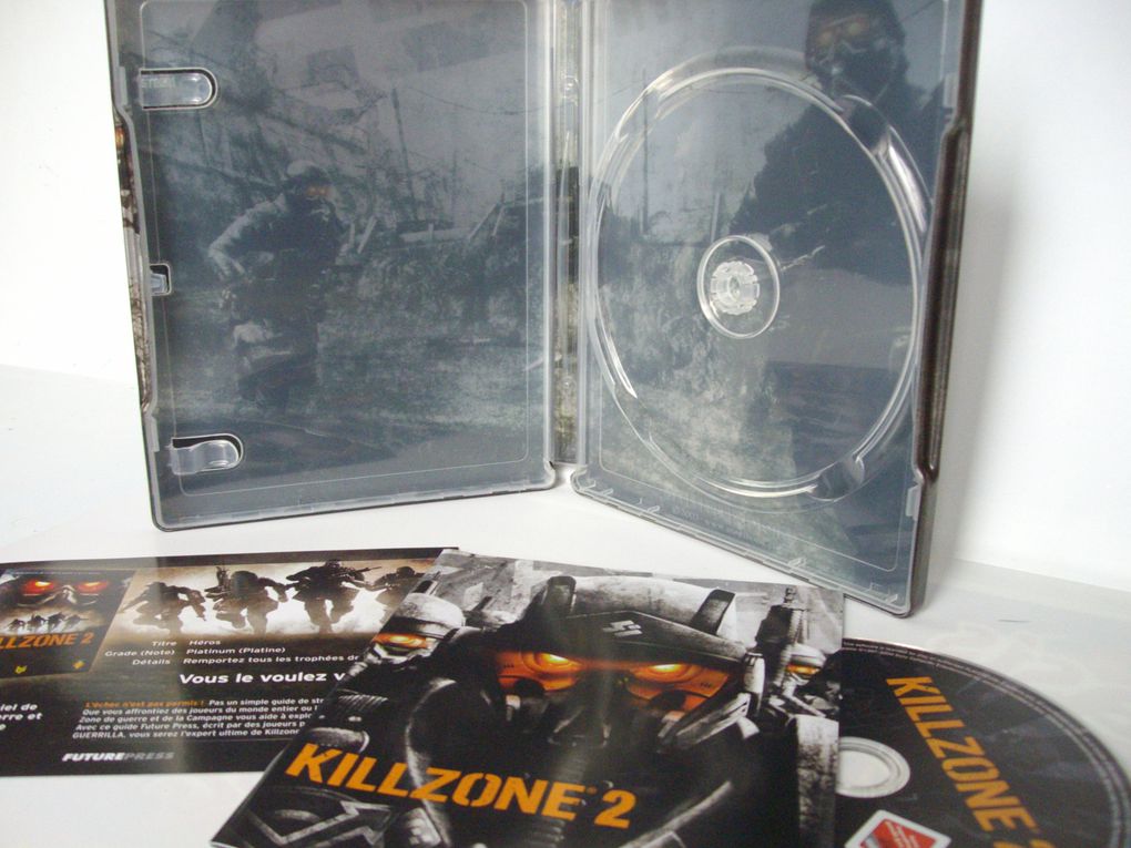 Édition collector de Killzone 2 avec son guide officiel collector..