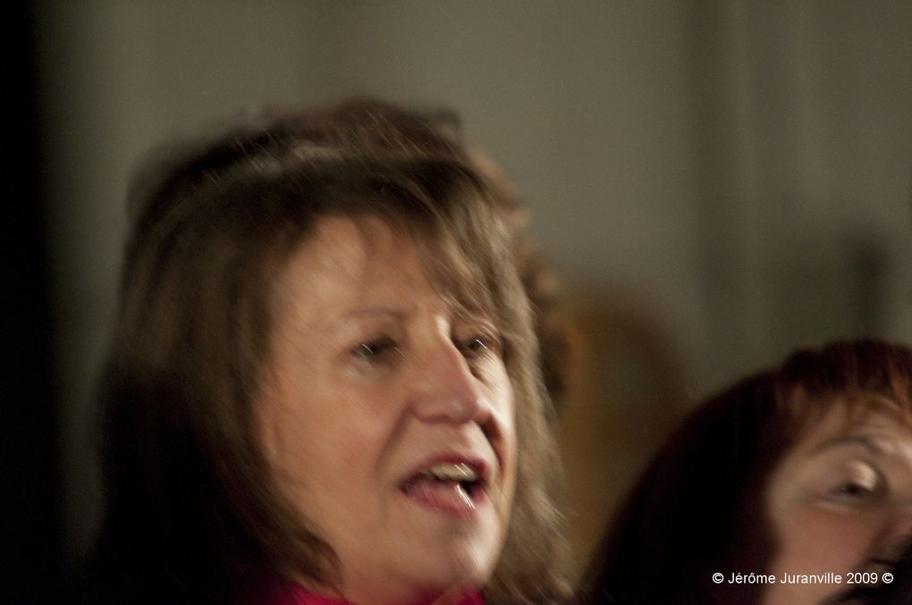 Le 19 décembre 2009 à l' église de Joué les Tours la chorale 
VOICE avec l' aide des chorales Joy of Gospel et Happy Gospel du Maine et Loire , ont donné un 
concert sous la baguette de leur chef de choeur commun : STEPHANE  CLAIRE