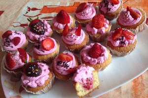 Cupcakes vanille cœur surprise à la fraise