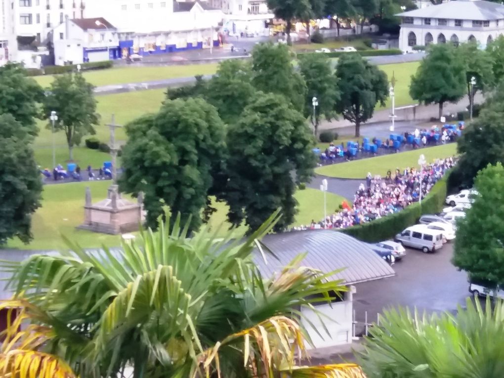 Lourdes : procession.